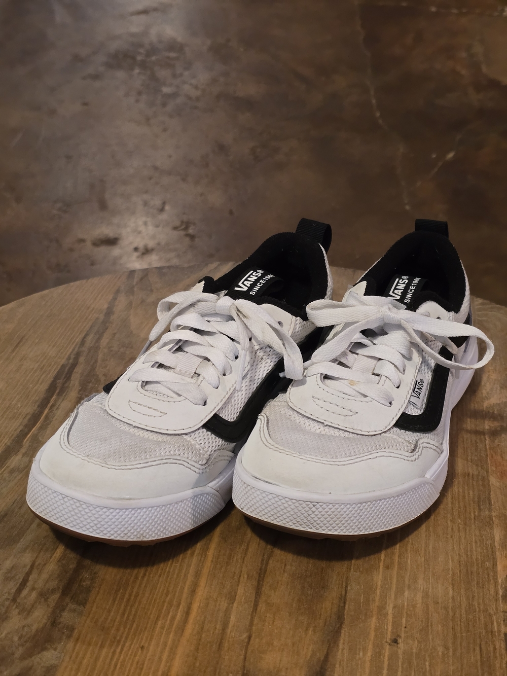 VANS UltraRange EXO White Black Sneakers Youth Size 2 Lightweight Comfort
